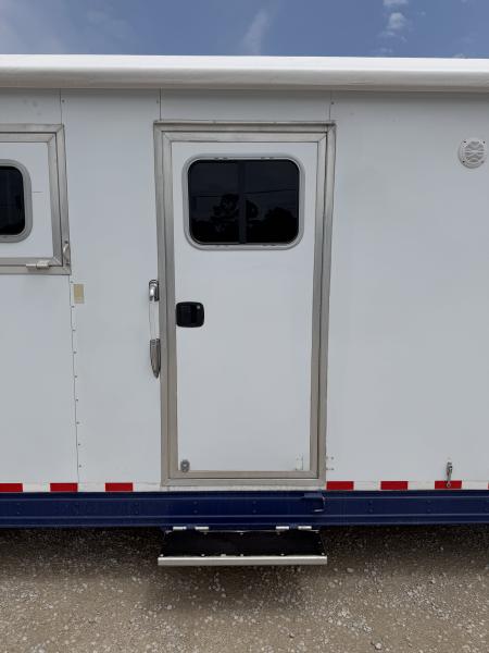 Used 2013 Sooner 6 Horse Living Quarters Midtack Horse Trailer