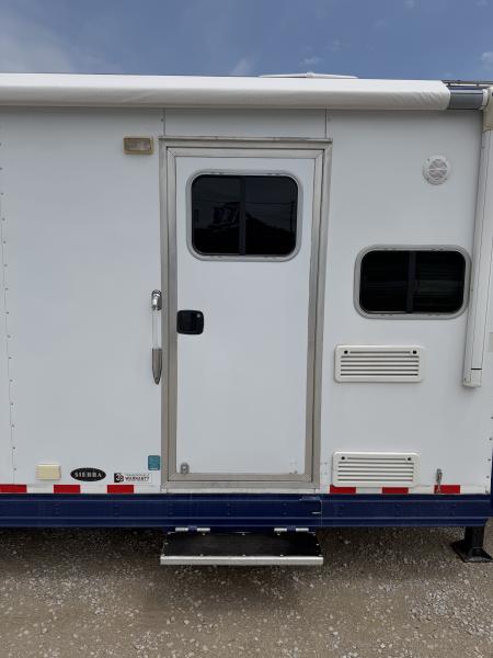Used 2013 Sooner 6 Horse Living Quarters Midtack Horse Trailer