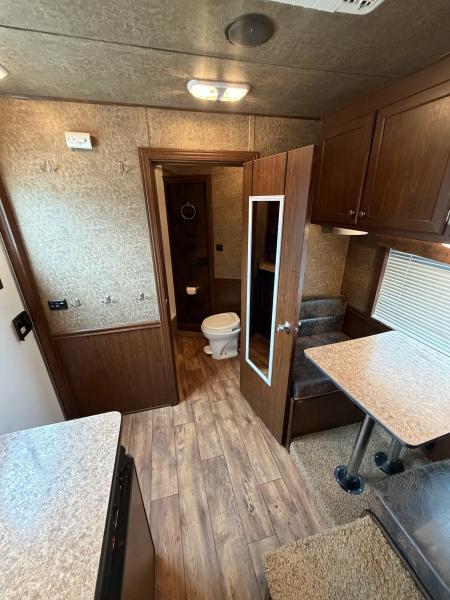 Used 2013 Sooner 6 Horse Living Quarters Midtack Horse Trailer