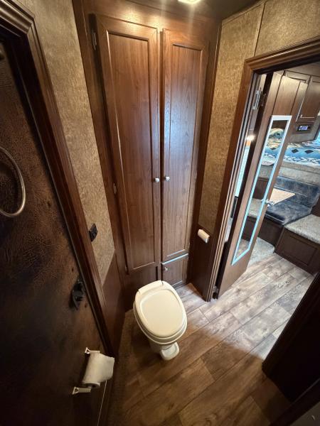 Used 2013 Sooner 6 Horse Living Quarters Midtack Horse Trailer