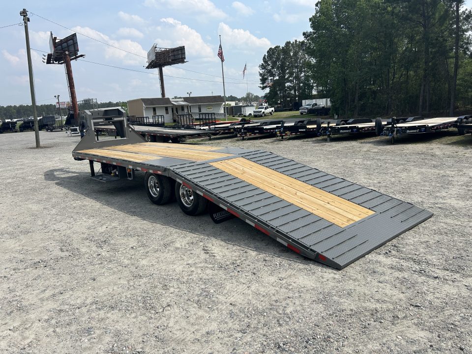 New 2026 Diamond C FMAX210 Hydraulic Dovetail Gooseneck, 30ft Deck ( 18ft Deck +12ft Dovetail ) Hyd Jacks