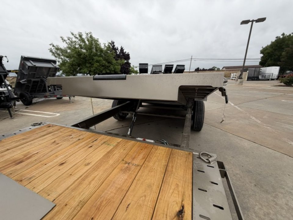 New 2026 Diamond C Trailers HXD207L22X102 8.5FT X 22FT 14.9 GVW Tilt Trailer