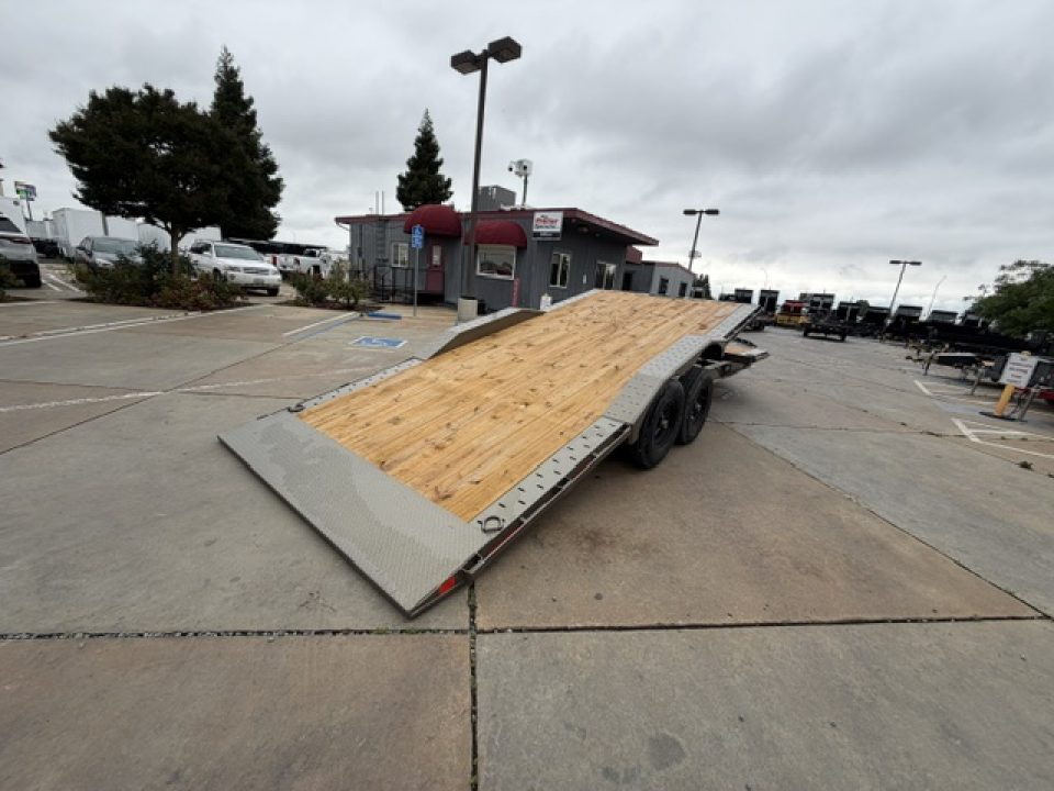 New 2026 Diamond C Trailers HXD207L22X102 8.5FT X 22FT 14.9 GVW Tilt Trailer