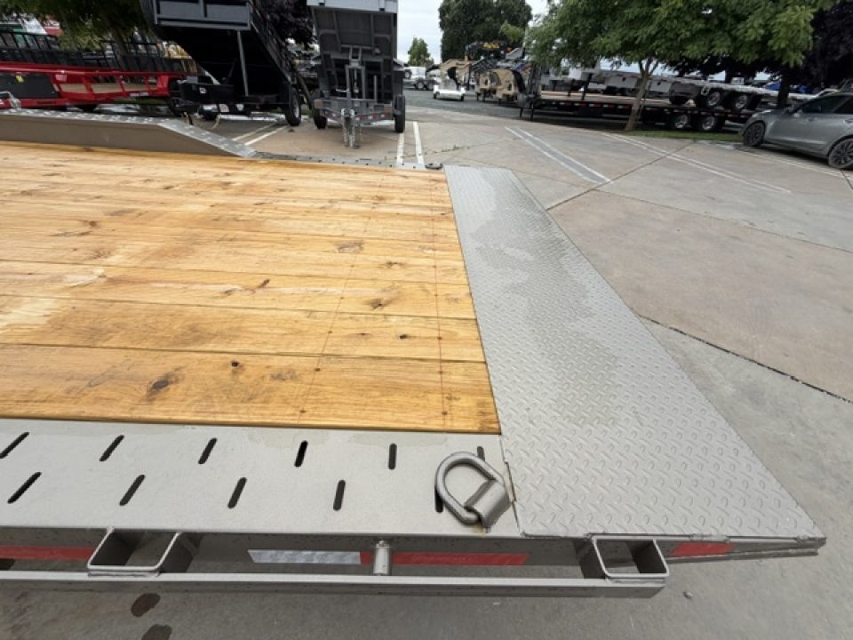 New 2026 Diamond C Trailers HXD207L22X102 8.5FT X 22FT 14.9 GVW Tilt Trailer