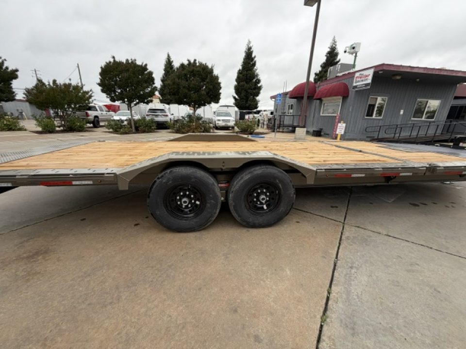 New 2026 Diamond C Trailers HXD207L22X102 8.5FT X 22FT 14.9 GVW Tilt Trailer