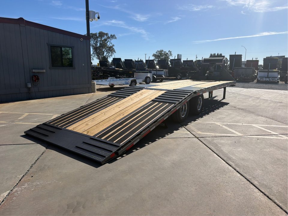 New 2026 Diamond C Trailers FMAX212L30X102HDT 8.5FT X 30FT 25.9K GVW Equipment Trailer