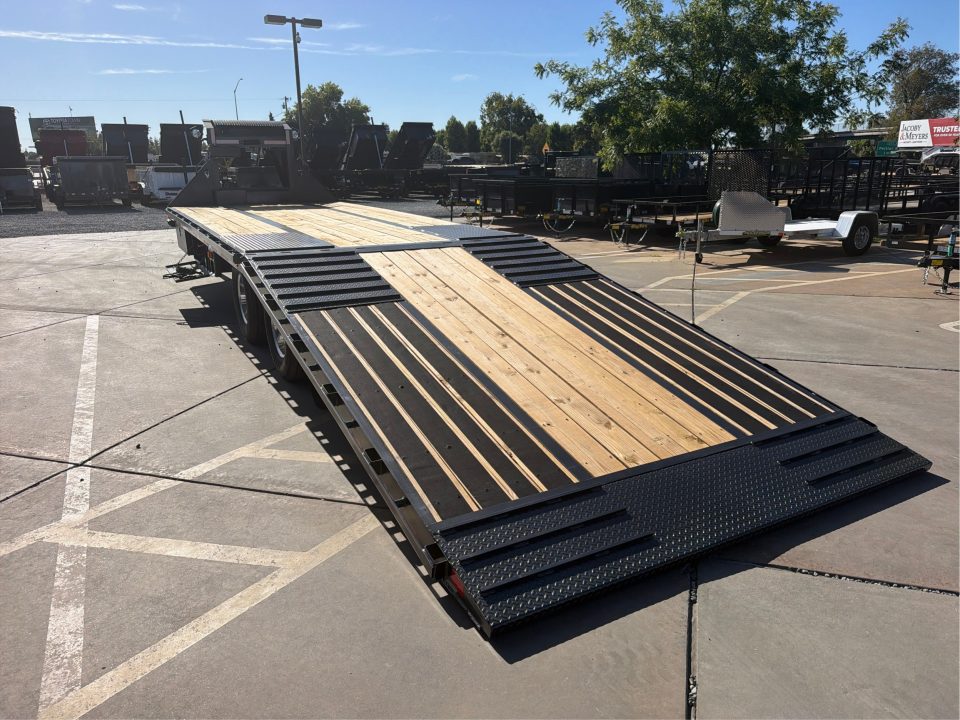 New 2026 Diamond C Trailers FMAX212L30X102HDT 8.5FT X 30FT 25.9K GVW Equipment Trailer
