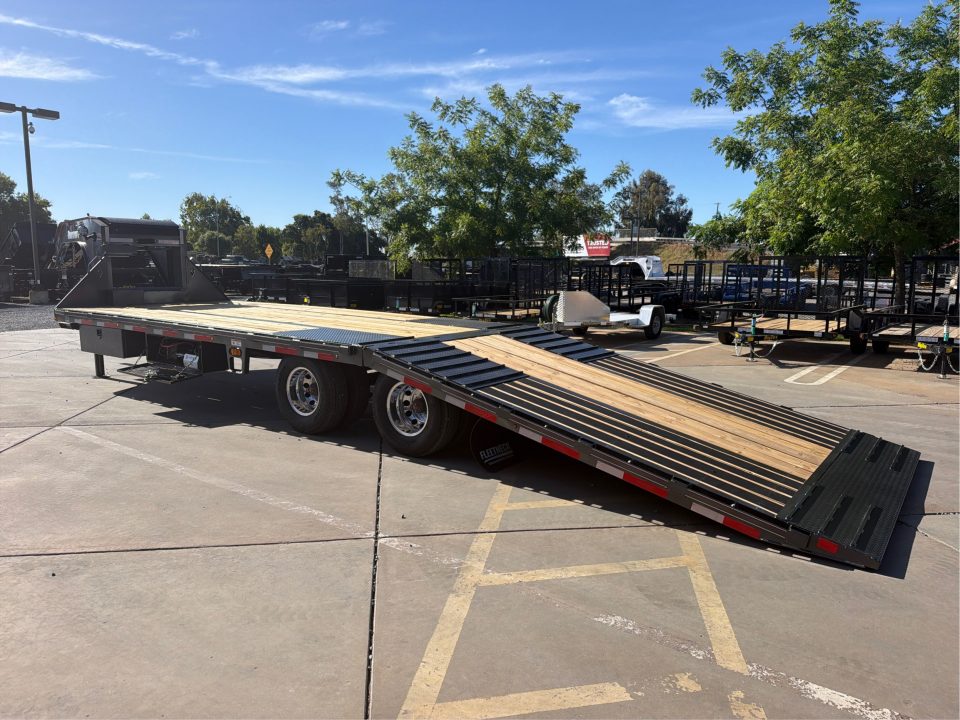 New 2026 Diamond C Trailers FMAX212L30X102HDT 8.5FT X 30FT 25.9K GVW Equipment Trailer