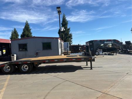 New 2026 Diamond C Trailers FMAX212L30X102HDT 8.5FT X 30FT 25.9K GVW Equipment Trailer