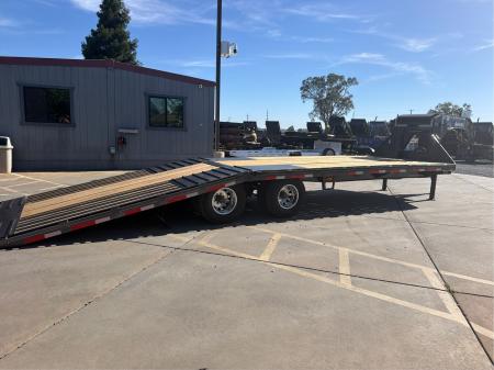 New 2026 Diamond C Trailers FMAX212L30X102HDT 8.5FT X 30FT 25.9K GVW Equipment Trailer