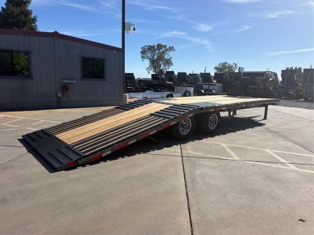 New 2026 Diamond C Trailers FMAX212L30X102HDT 8.5FT X 30FT 25.9K GVW Equipment Trailer