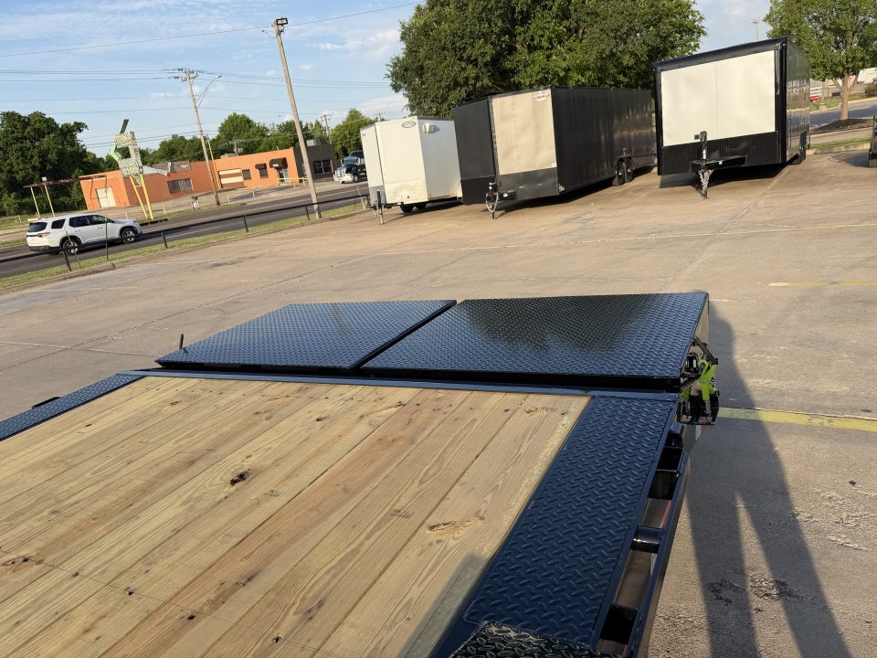 New 2026 LOAD TRAIL GC 28 X 102 TANDEM AXLE 14K GOOSENECK EQUIPMENT HAULER W/ MAX RAMPS