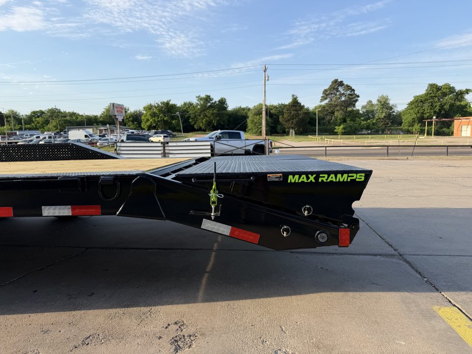 New 2026 LOAD TRAIL GC 28 X 102 TANDEM AXLE 14K GOOSENECK EQUIPMENT HAULER W/ MAX RAMPS