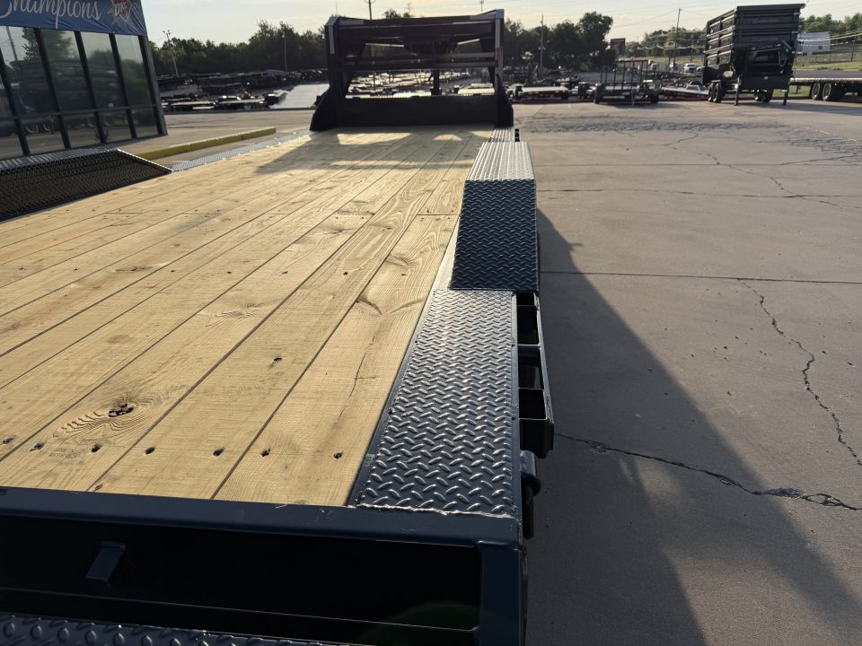New 2026 LOAD TRAIL GC 28 X 102 TANDEM AXLE 14K GOOSENECK EQUIPMENT HAULER W/ MAX RAMPS