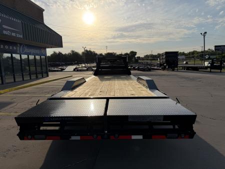 New 2026 LOAD TRAIL GC 28 X 102 TANDEM AXLE 14K GOOSENECK EQUIPMENT HAULER W/ MAX RAMPS