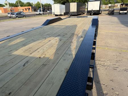 New 2026 LOAD TRAIL GC 28 X 102 TANDEM AXLE 14K GOOSENECK EQUIPMENT HAULER W/ MAX RAMPS