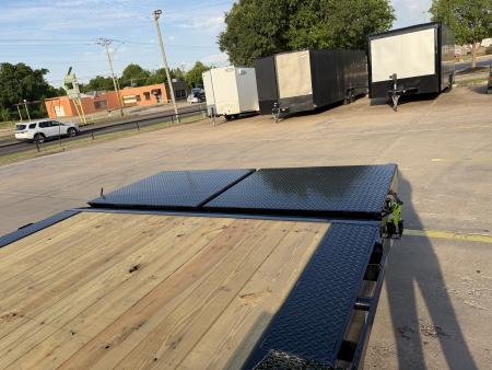 New 2026 LOAD TRAIL GC 28 X 102 TANDEM AXLE 14K GOOSENECK EQUIPMENT HAULER W/ MAX RAMPS