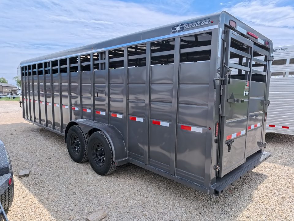 New 2027 S&S Manufacturing 6'8" x 6'6" x 24' Gooseneck Livestock with 7K Spring Axles, 14K GVWR, Extra Center Gate, Rubber Bumper and Spare Tire