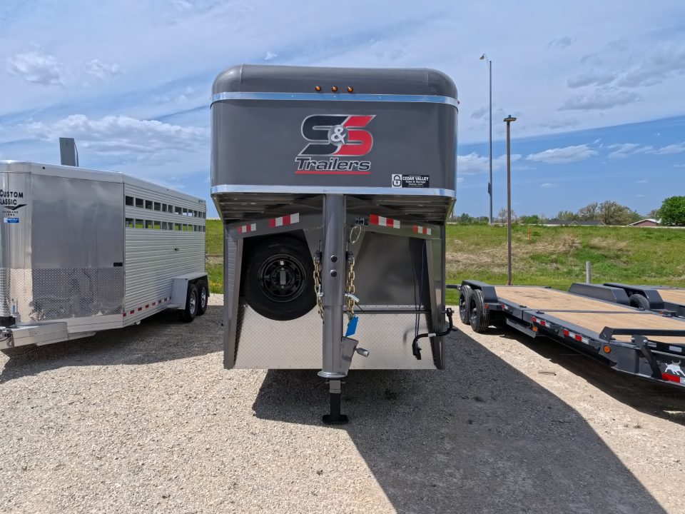 New 2027 S&S Manufacturing 6'8" x 6'6" x 24' Gooseneck Livestock with 7K Spring Axles, 14K GVWR, Extra Center Gate, Rubber Bumper and Spare Tire