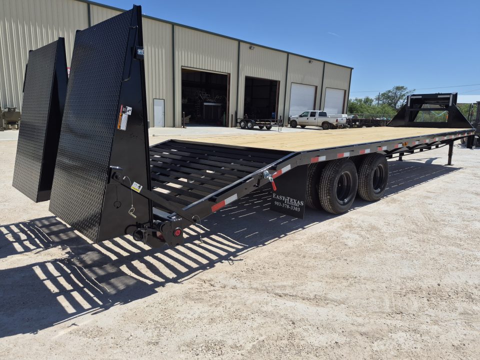New 2026 East Texas Trailers 32' Gooseneck w/ Macho Ramps