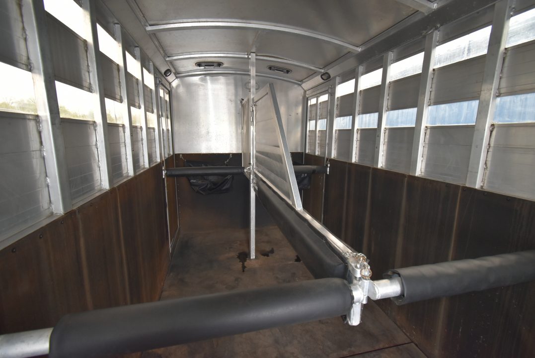 Used 2006 Integrity Stock/ straight load Stock / Stock Combo Trailer