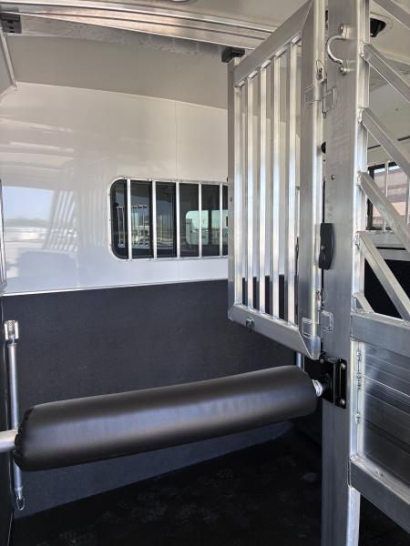 New 2026 Cimarron Trailers 2H Straight Load BP Horse Trailer