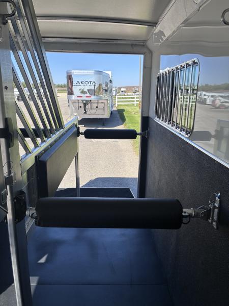 New 2026 Cimarron Trailers 2H Straight Load BP Horse Trailer