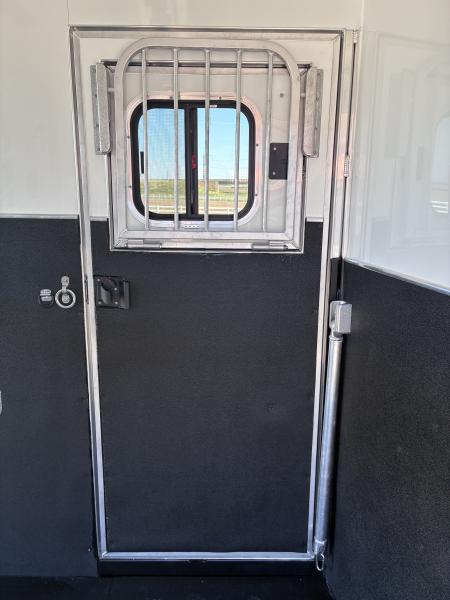 New 2026 Cimarron Trailers 2H Straight Load BP Horse Trailer