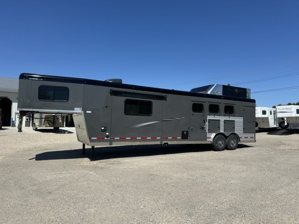 Consignment 2026 Trails West Sierra 3 Horse Living Quarter