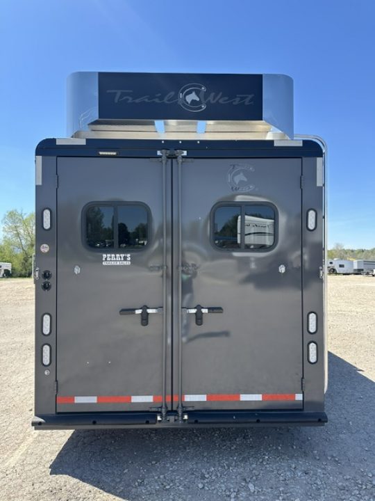 Consignment 2026 Trails West Sierra 3 Horse Living Quarter
