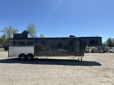Consignment 2026 Trails West Sierra 3 Horse Living Quarter