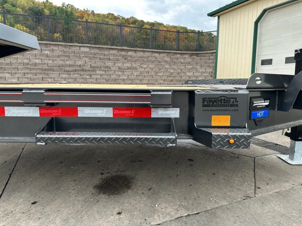 New Diamond C 22' Hydraulic Dampening Tilt (HDT 210)