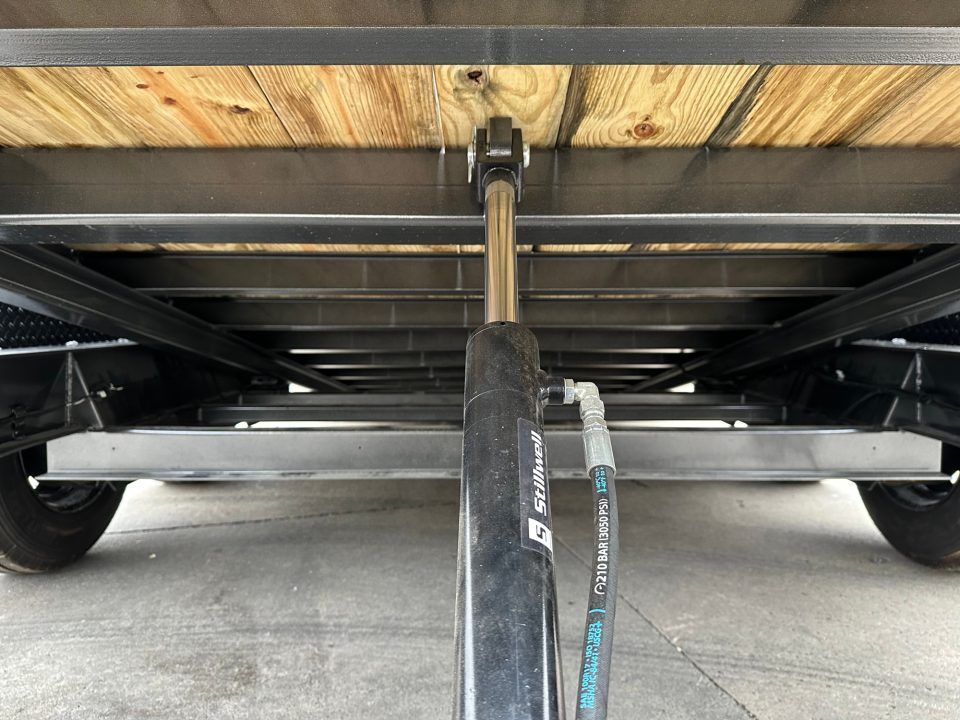 New Diamond C 22' Hydraulic Dampening Tilt (HDT 208)