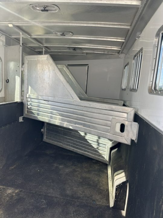 Consignment 2007 Featherlite 3 Horse Living Quarter