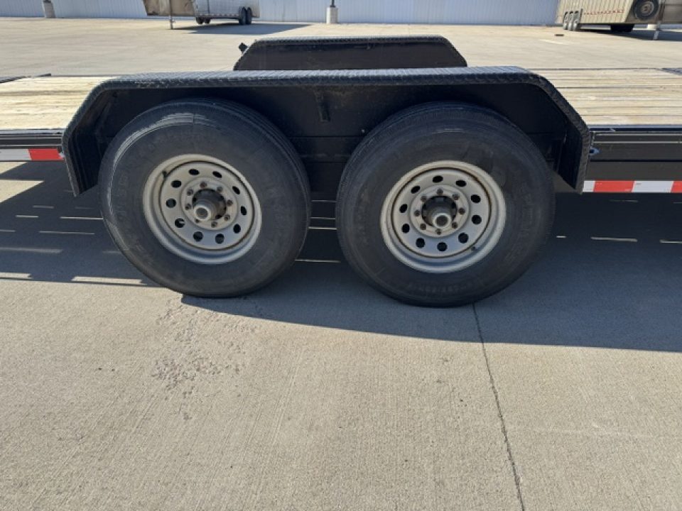 Used 2015 Delta Trailers TB22-GN Equipment Trailer