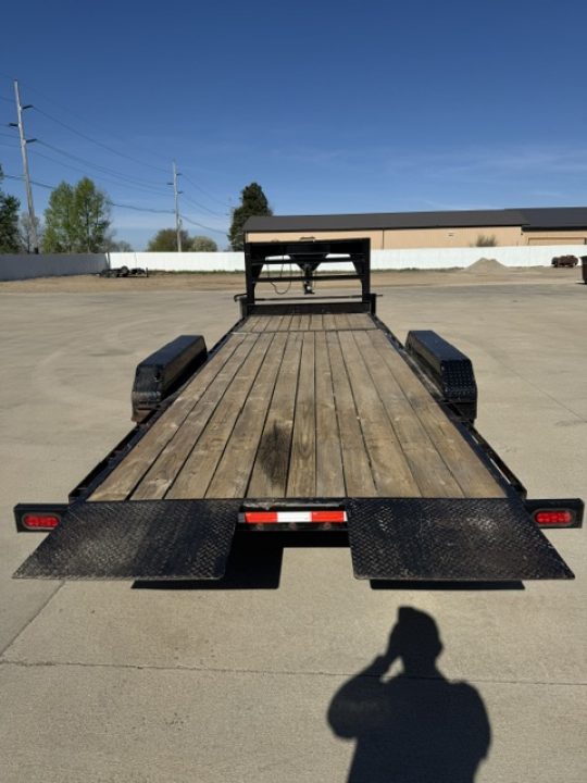 Used 2015 Delta Trailers TB22-GN Equipment Trailer