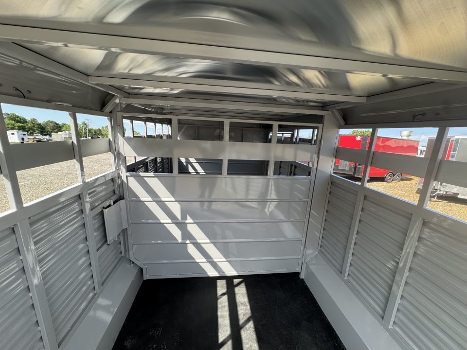 New 2027 Trails West Hotshot GN 21' w/Straight Tack Pkg Horse Trailer