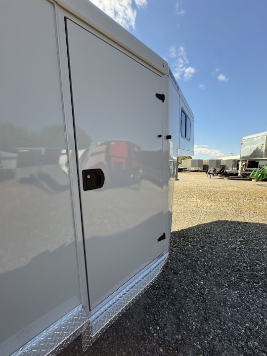 New 2027 Trails West Hotshot GN 21' w/Straight Tack Pkg Horse Trailer