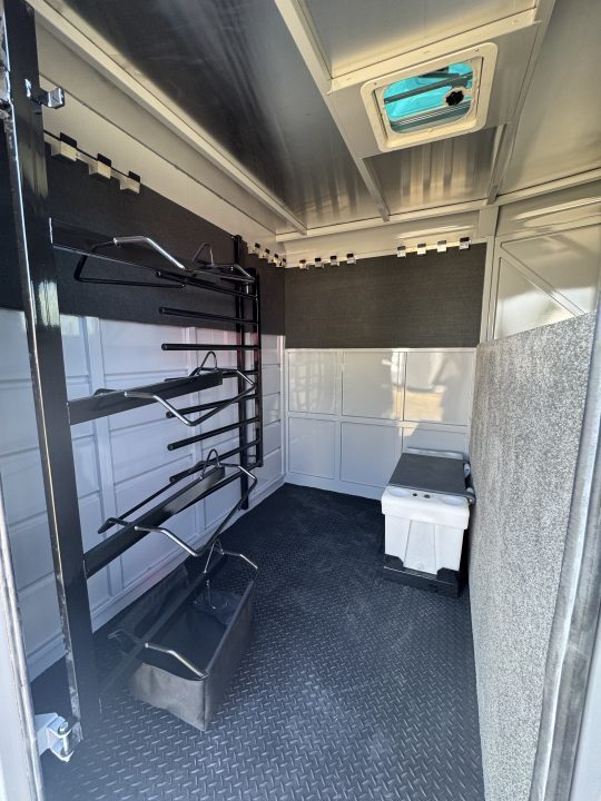New 2027 Trails West Hotshot GN 21' w/Straight Tack Pkg Horse Trailer