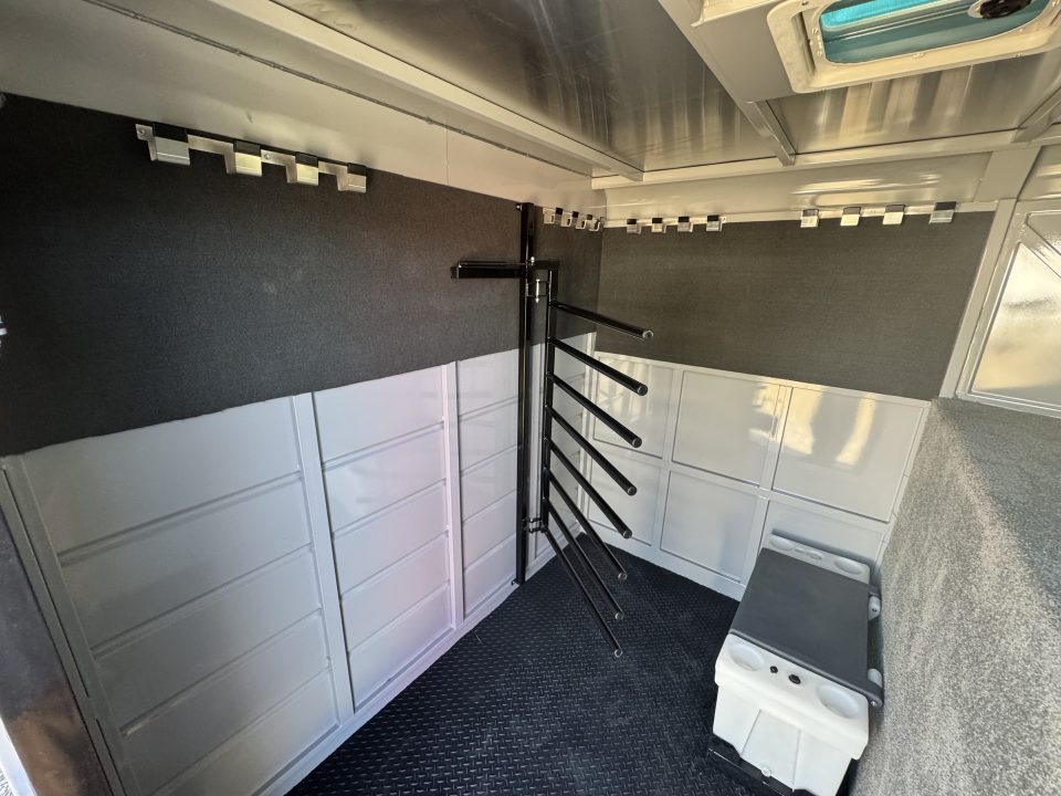 New 2027 Trails West Hotshot GN 21' w/Straight Tack Pkg Horse Trailer