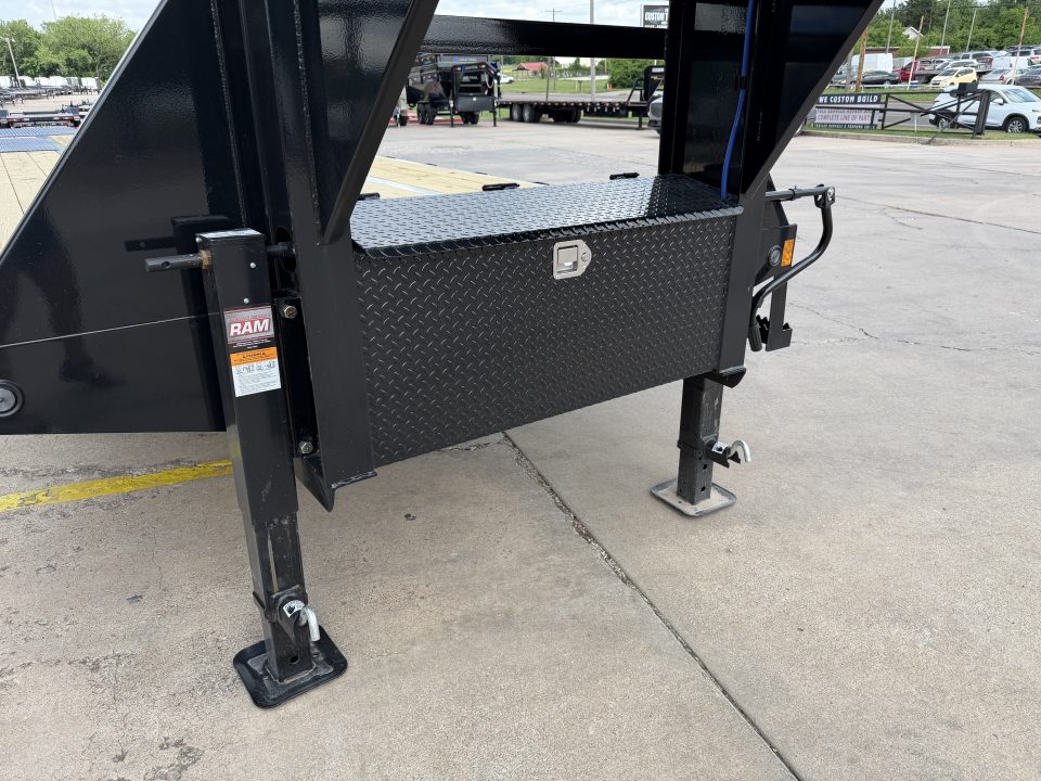 New #386148 2026 LOAD TRAIL GP 32 X 102 DUAL TANDEM LOW-PRO 20K GOOSENECK W/ MAX RAMPS