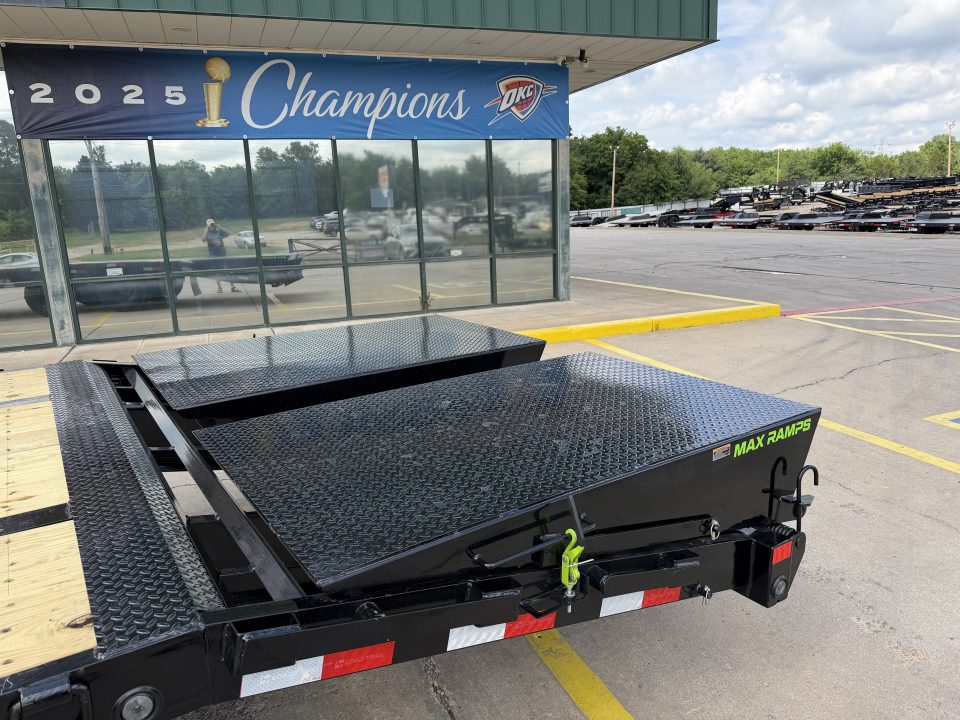 New #386148 2026 LOAD TRAIL GP 32 X 102 DUAL TANDEM LOW-PRO 20K GOOSENECK W/ MAX RAMPS