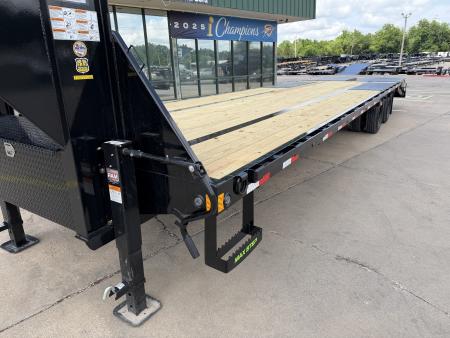 New #386148 2026 LOAD TRAIL GP 32 X 102 DUAL TANDEM LOW-PRO 20K GOOSENECK W/ MAX RAMPS