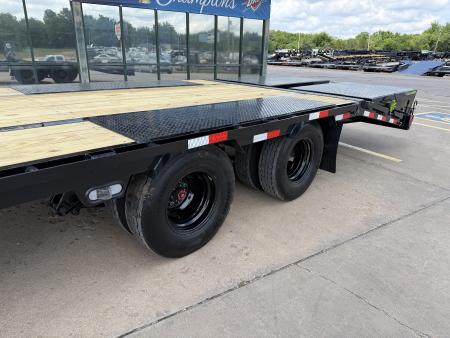 New #386148 2026 LOAD TRAIL GP 32 X 102 DUAL TANDEM LOW-PRO 20K GOOSENECK W/ MAX RAMPS
