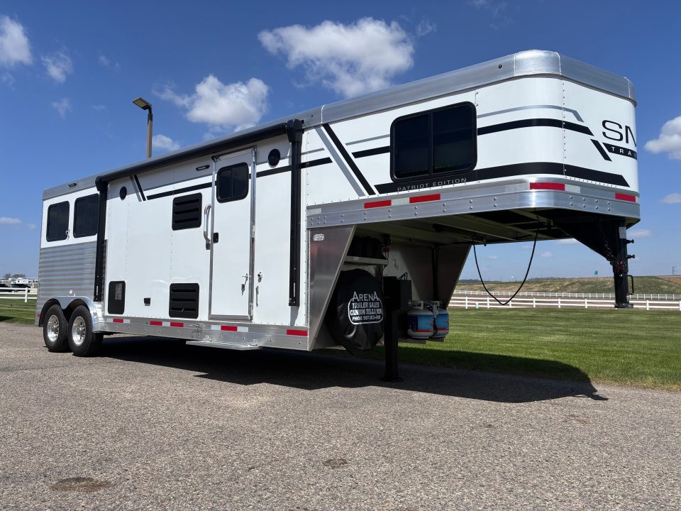 New 2026 SMC 2H 9'LQ Horse Trailer