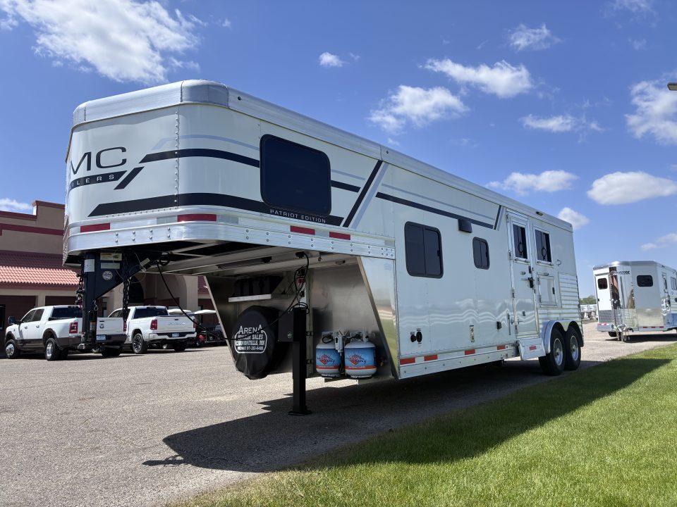 New 2026 SMC 2H 9'LQ Horse Trailer