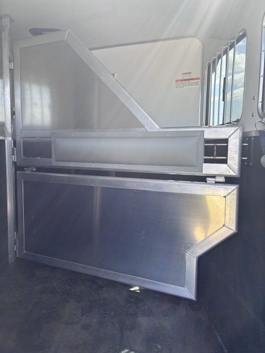 New 2026 SMC 2H 9'LQ Horse Trailer