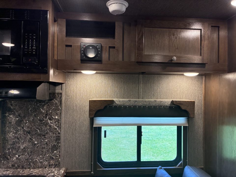 New 2026 SMC 2H 9'LQ Horse Trailer