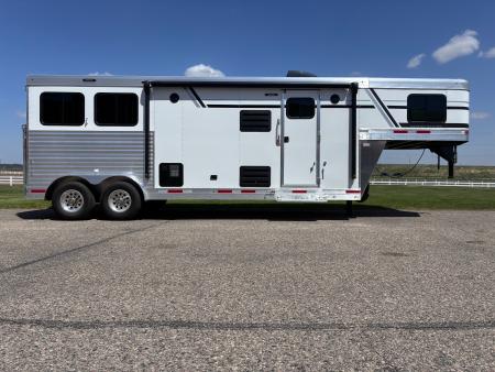 New 2026 SMC 2H 9'LQ Horse Trailer