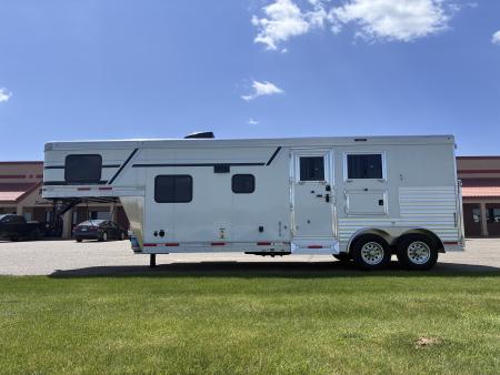 New 2026 SMC 2H 9'LQ Horse Trailer